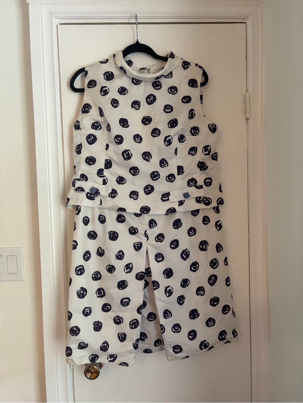 Vintage White Ivory 2 piece dress with dark purple flower pattern with buttons - Picture 3 of 17